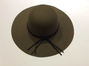 Broad brimmed hat