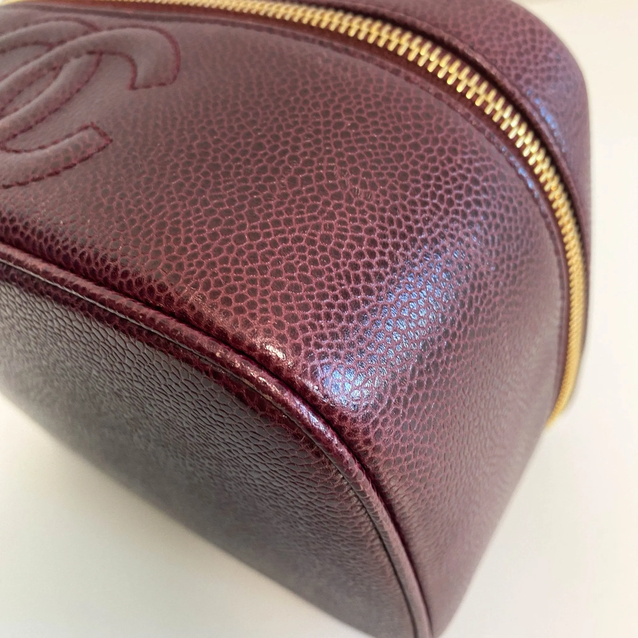 CC Logo Vanity Case Aubergine Leather
