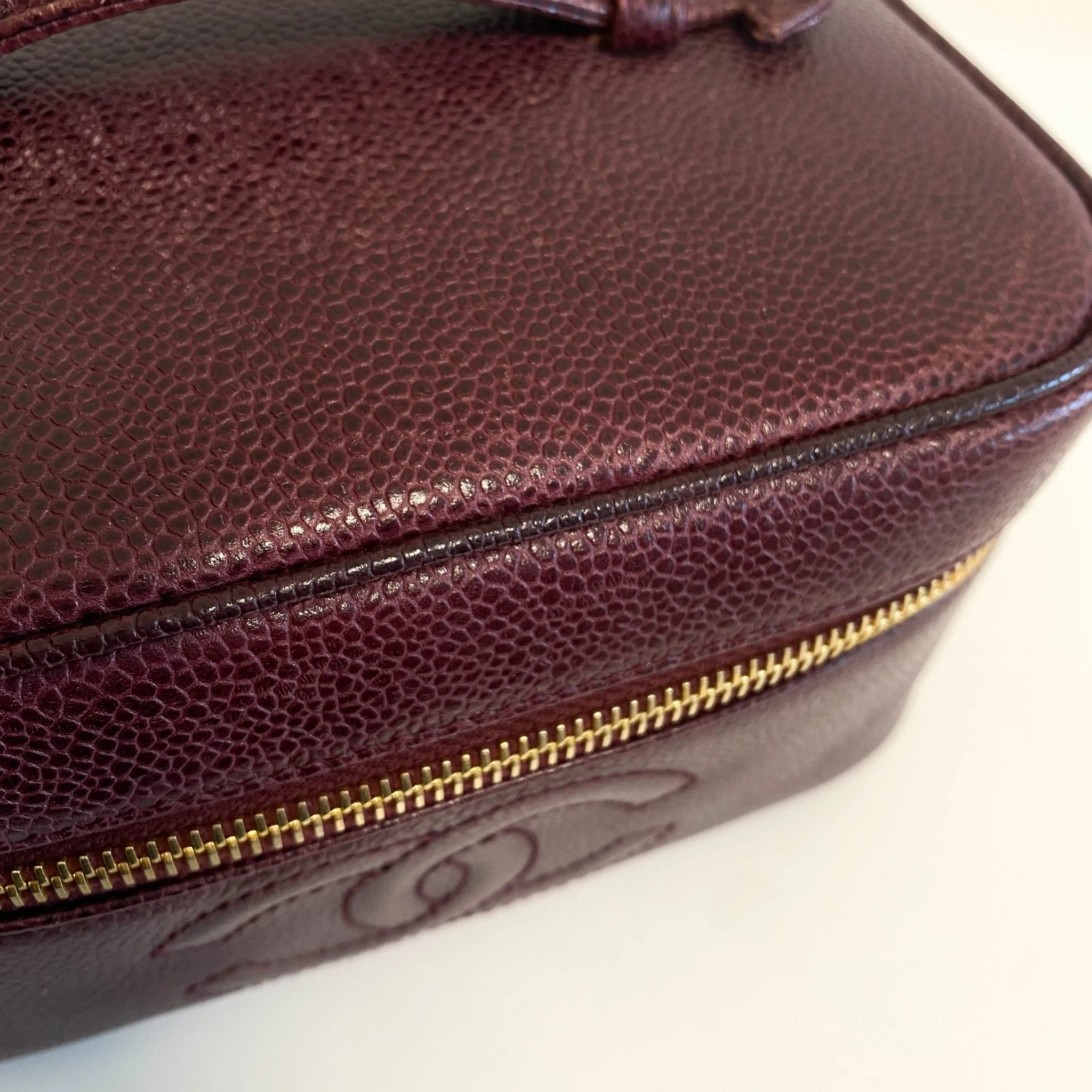 CC Logo Vanity Case Aubergine Leather