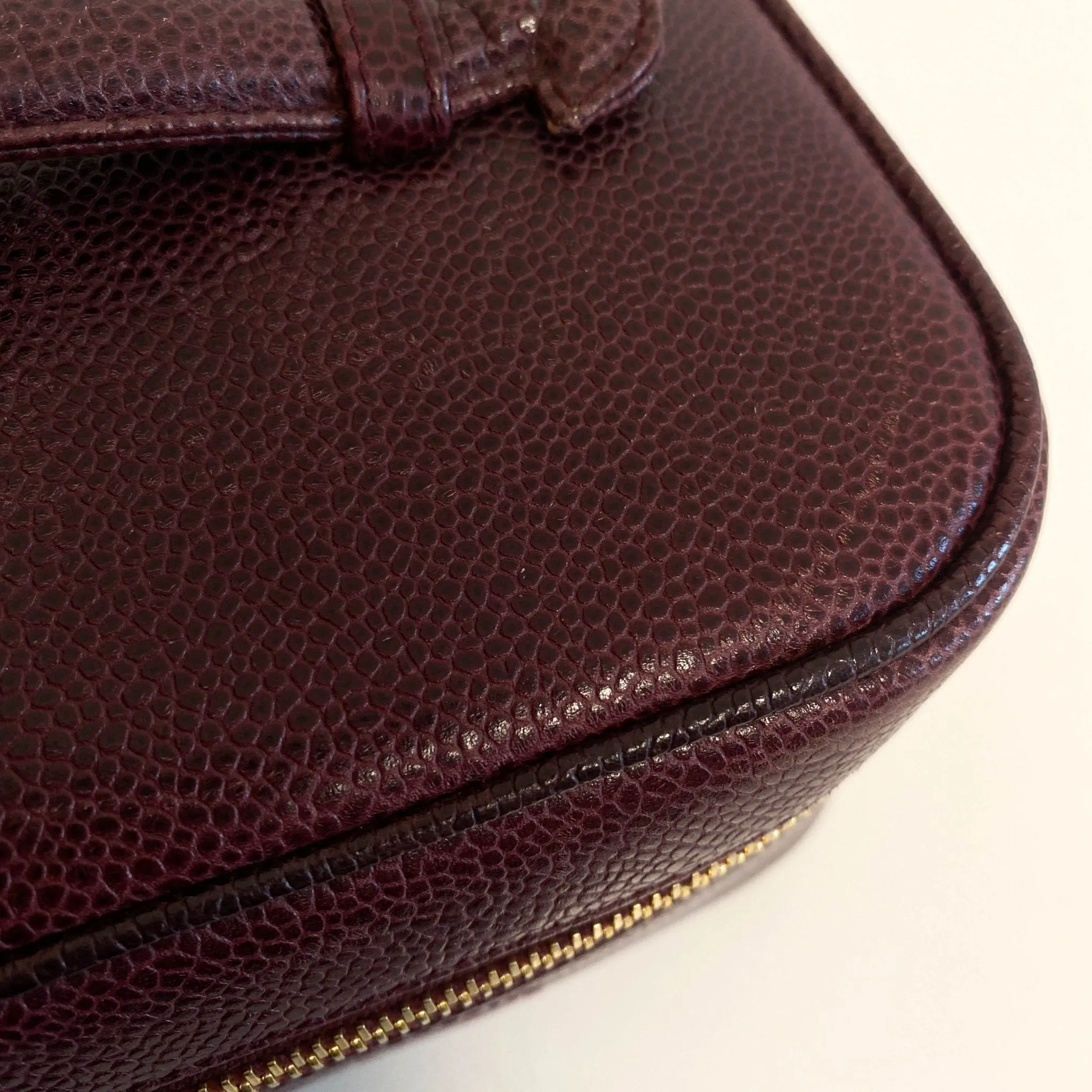 CC Logo Vanity Case Aubergine Leather