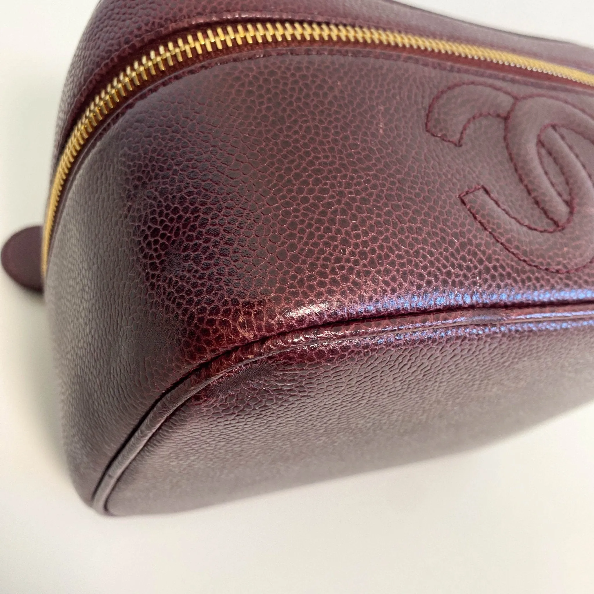 CC Logo Vanity Case Aubergine Leather