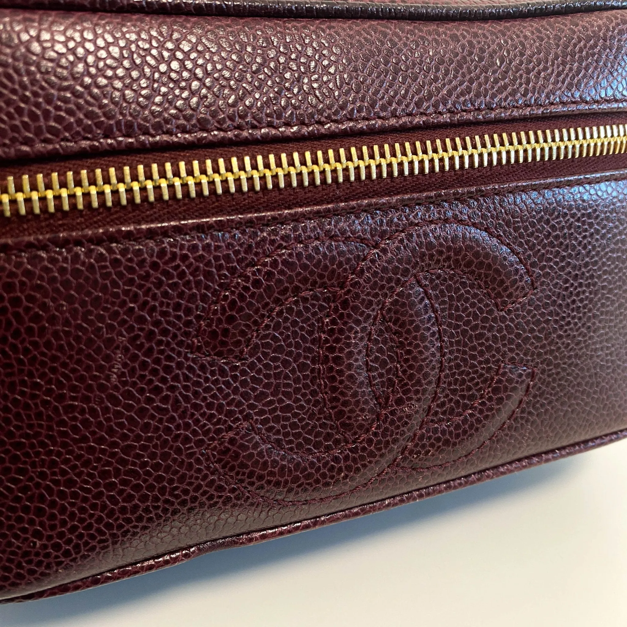 CC Logo Vanity Case Aubergine Leather