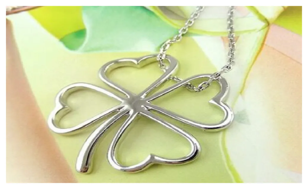 Elegant OL Temperament Clover Pendant Necklace