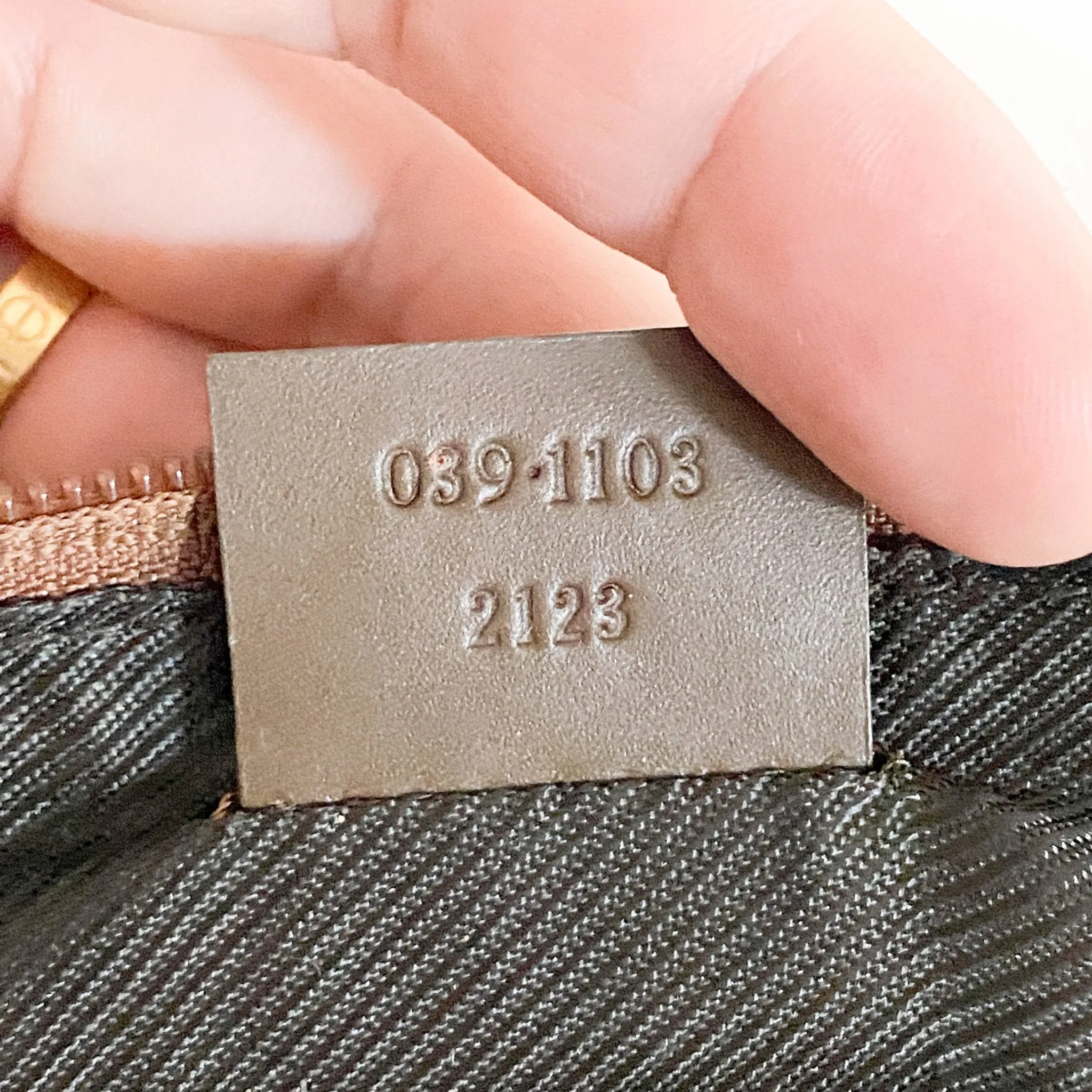 GG Canvas Accessoire Pouch