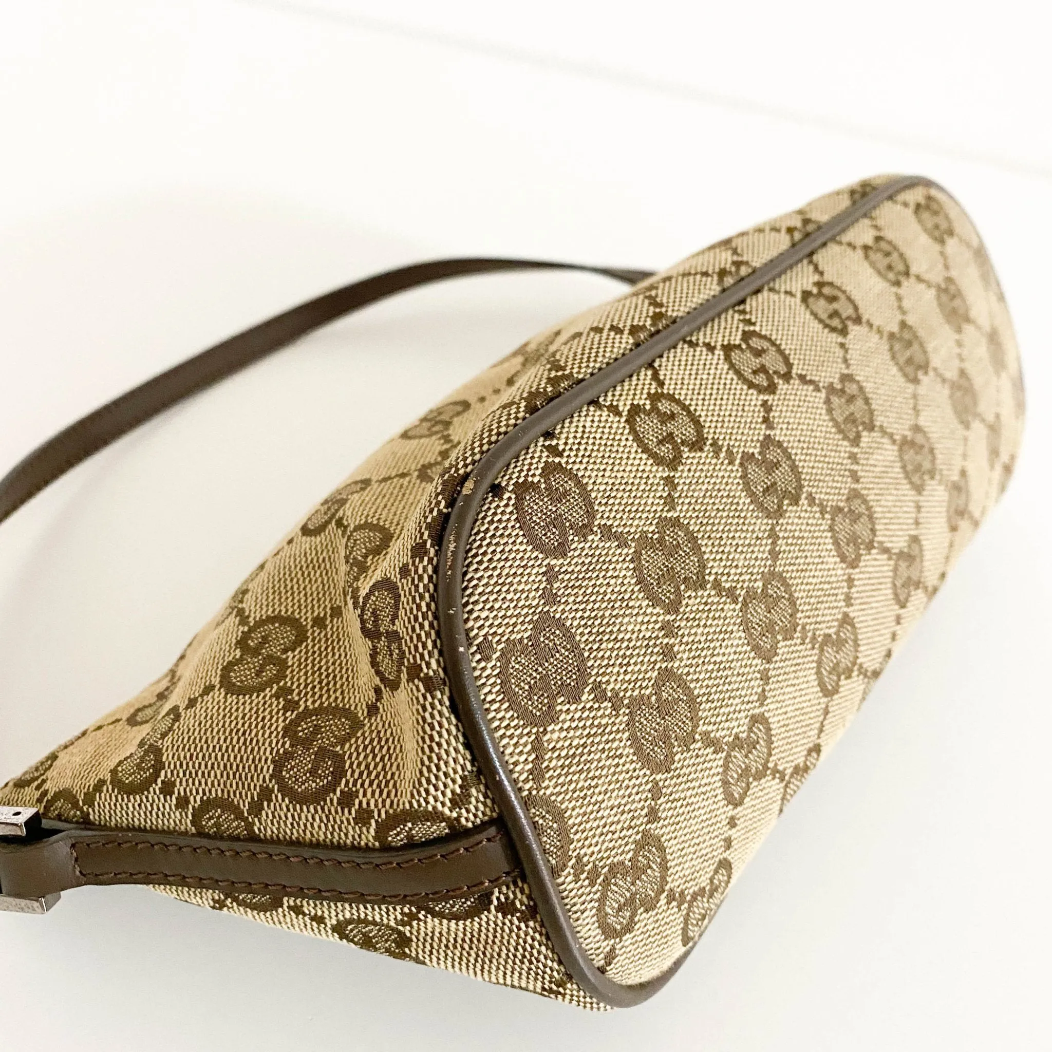GG Canvas Accessoire Pouch