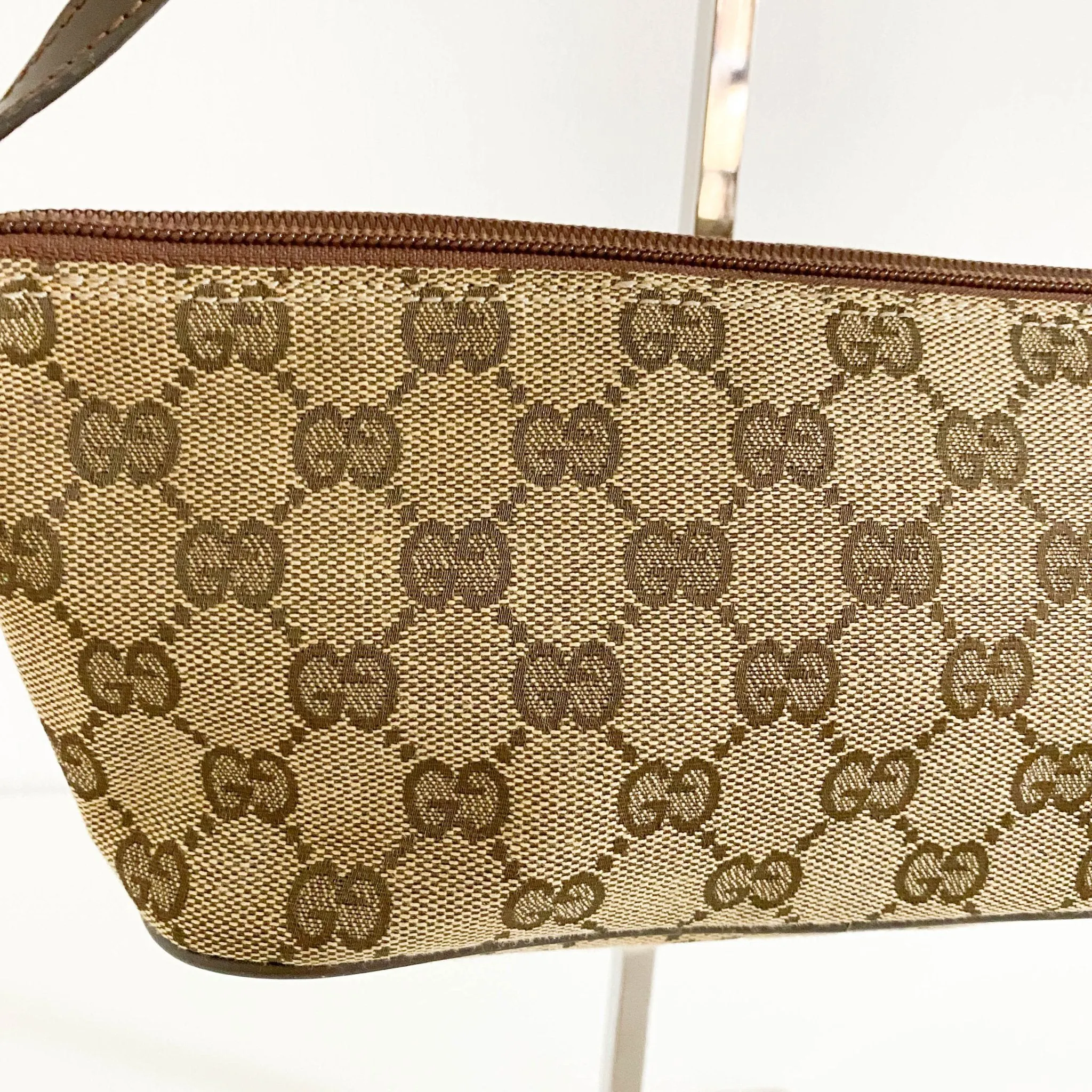 GG Canvas Accessoire Pouch