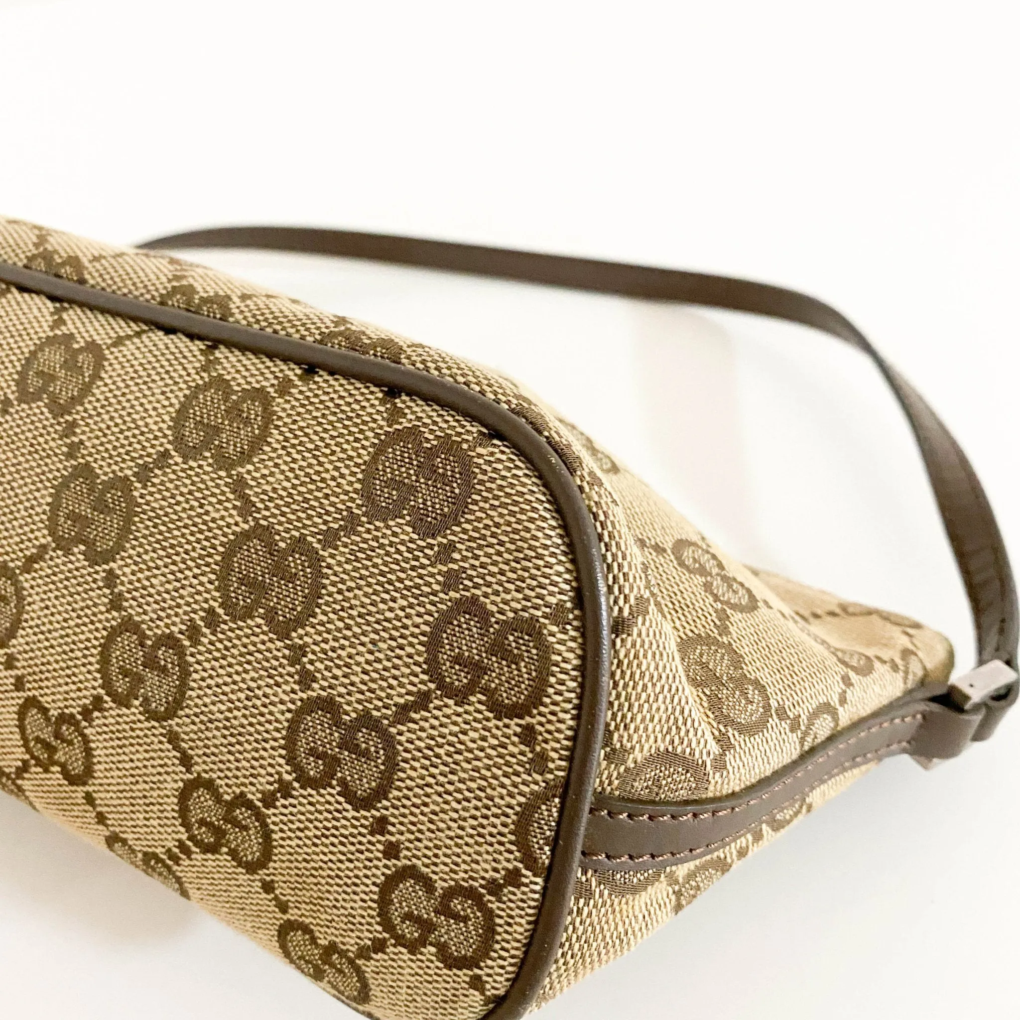 GG Canvas Accessoire Pouch