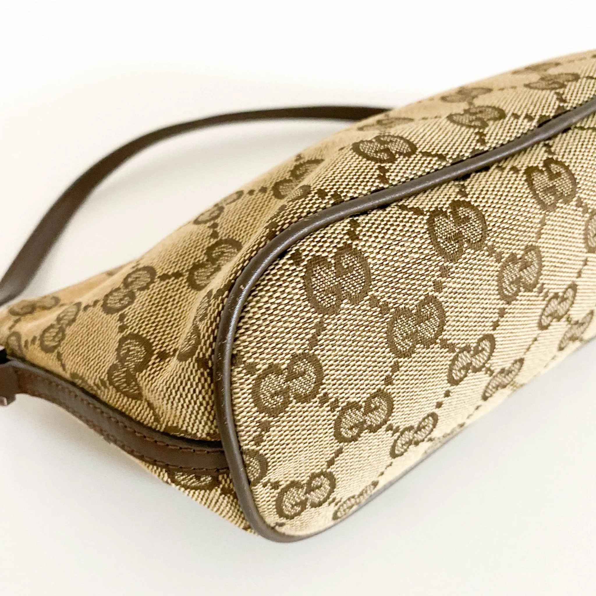 GG Canvas Accessoire Pouch