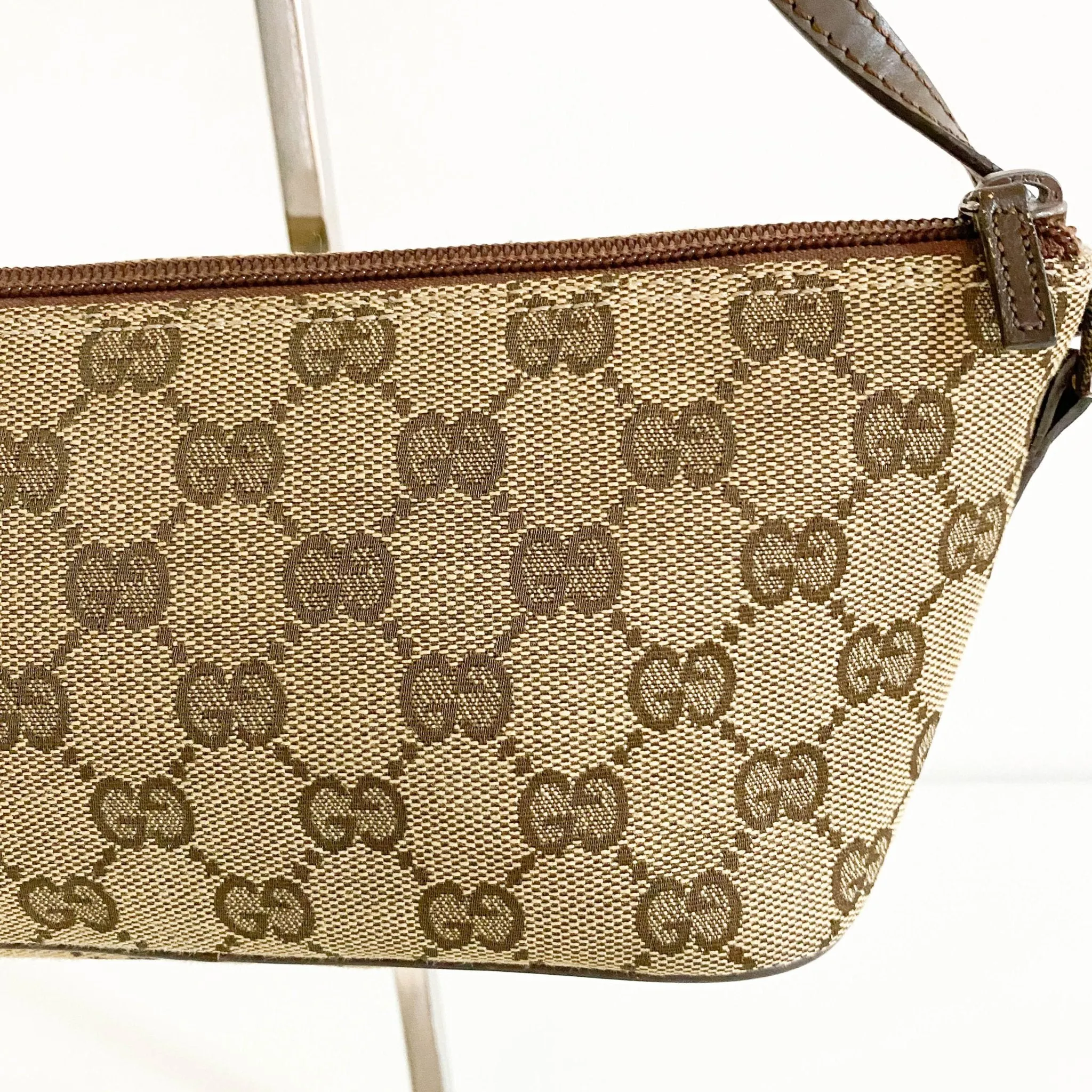 GG Canvas Accessoire Pouch