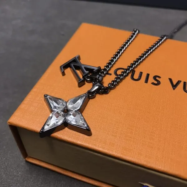 LV Necklaces 050