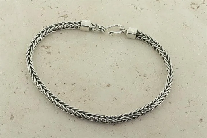 Narrow link bracelet