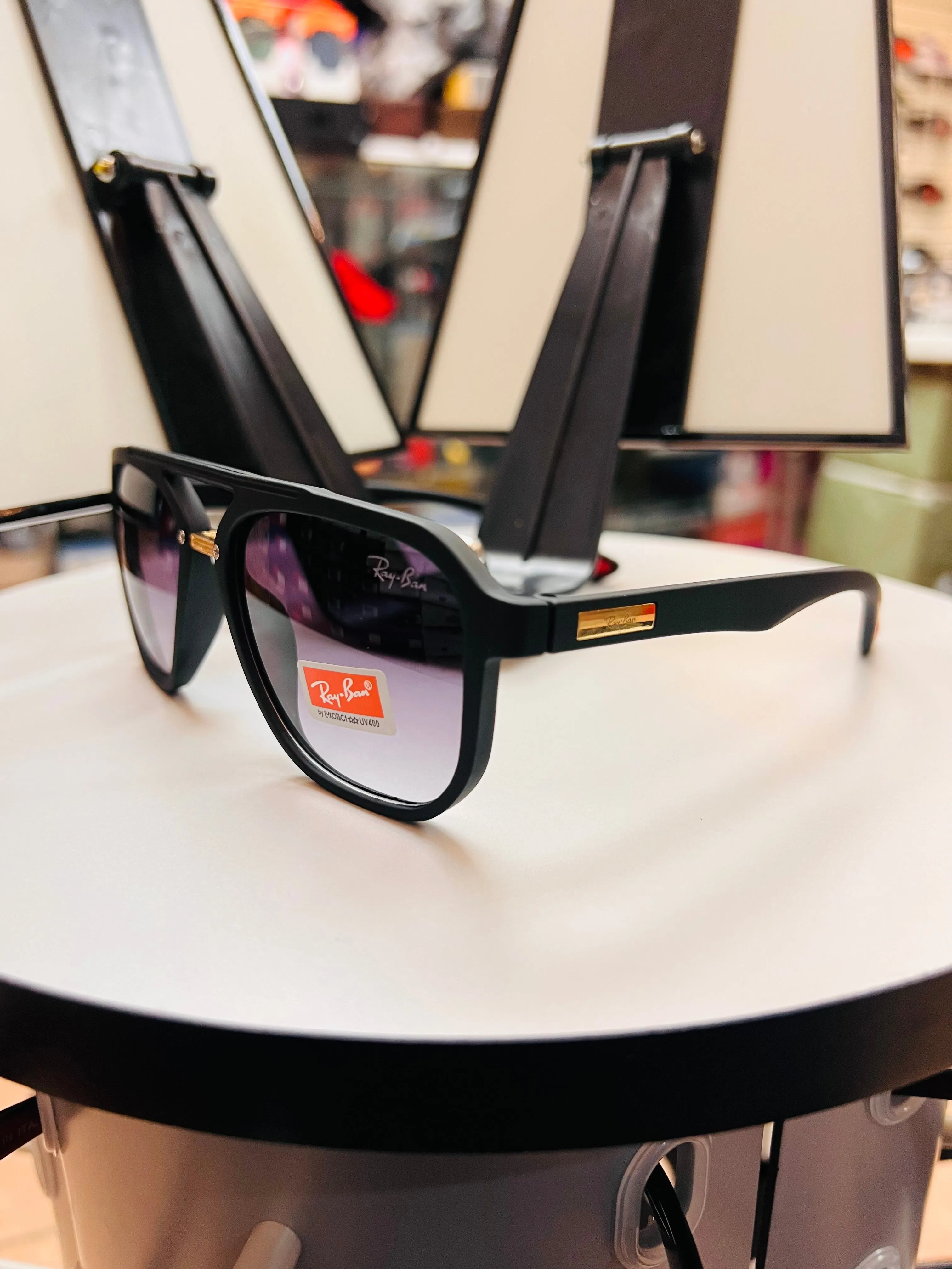 Ray-Ban Aviator-Style Sunglasses - Classic Elegance Redefined