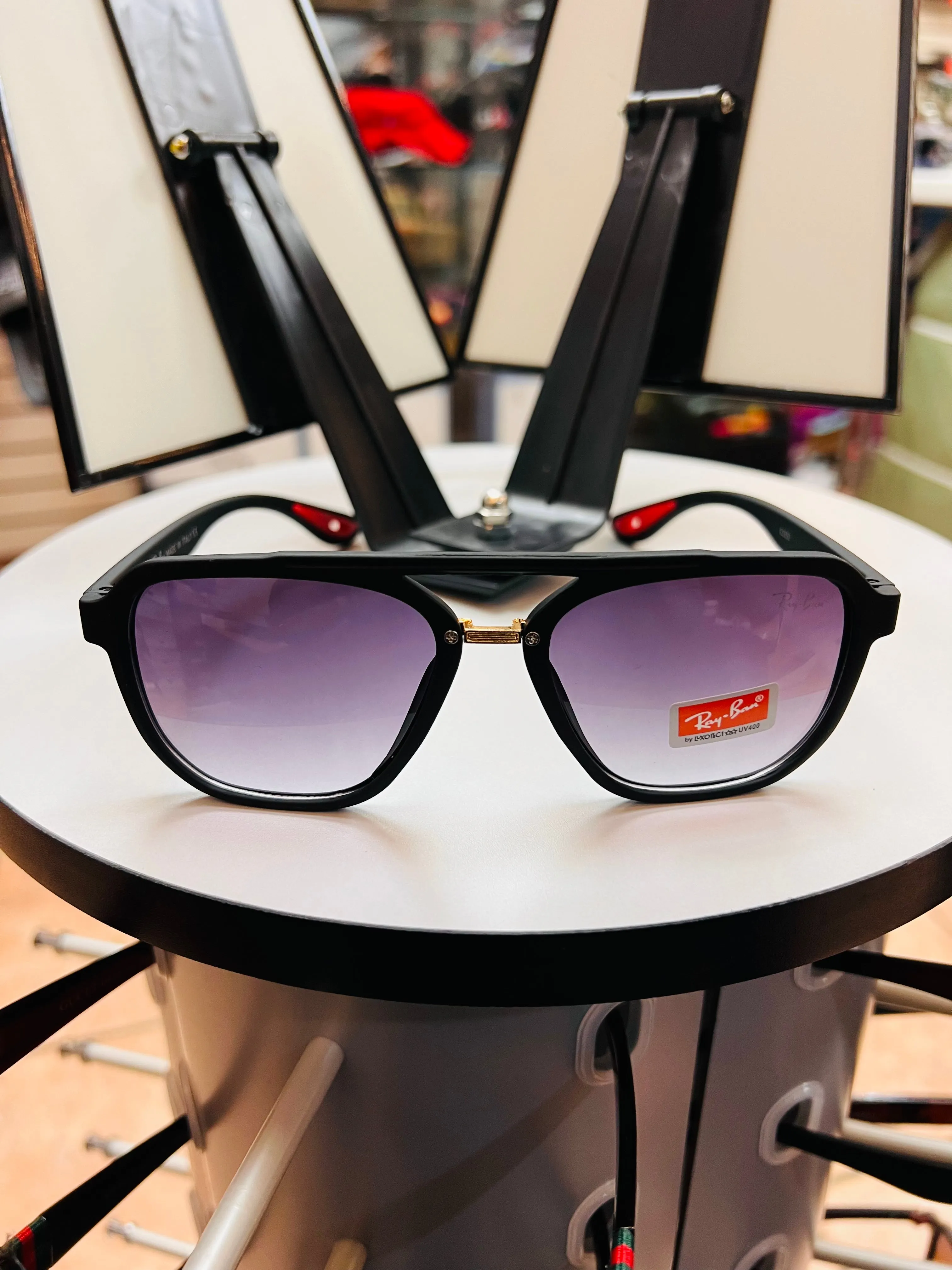 Ray-Ban Aviator-Style Sunglasses - Classic Elegance Redefined