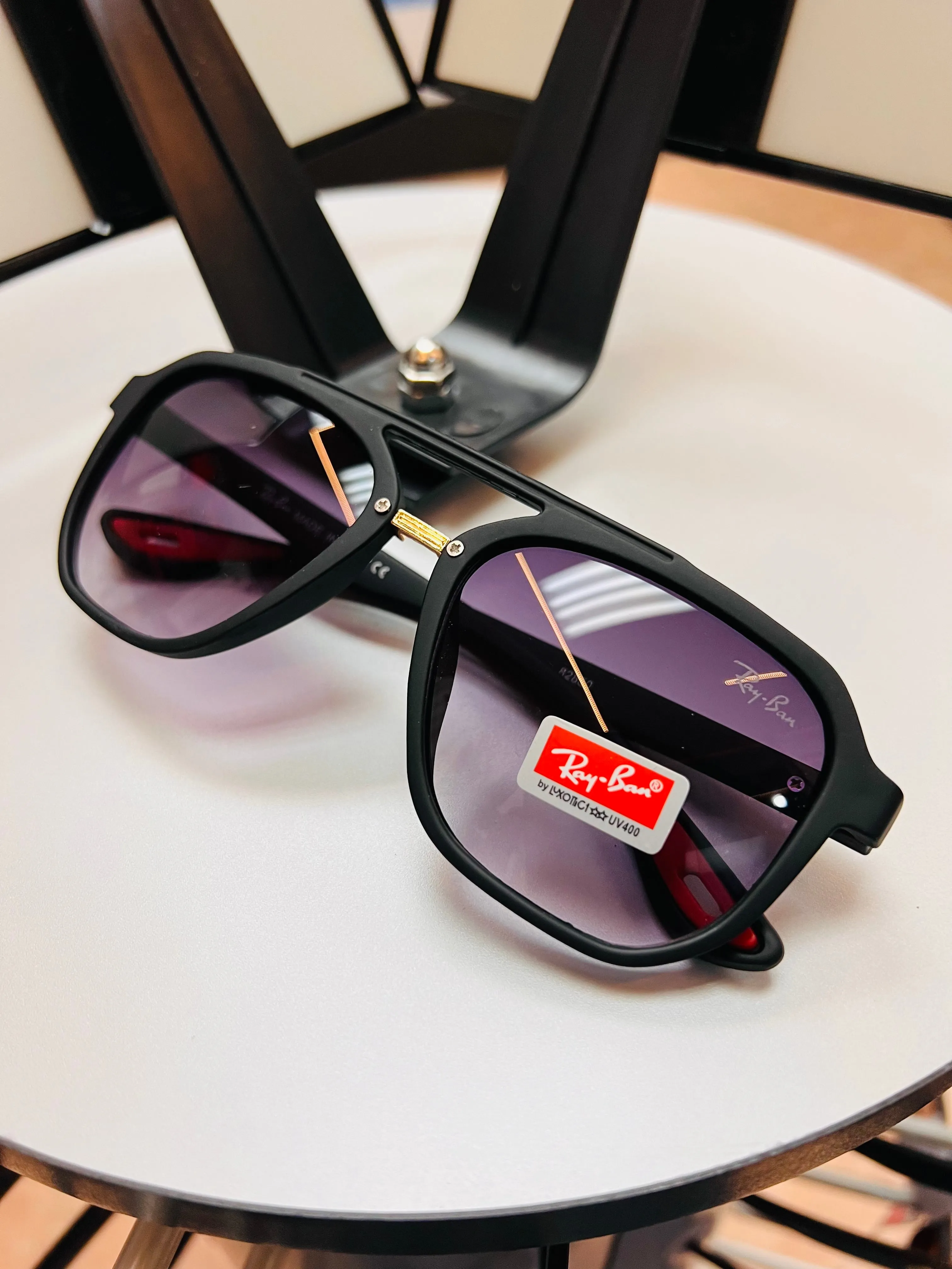 Ray-Ban Aviator-Style Sunglasses - Classic Elegance Redefined