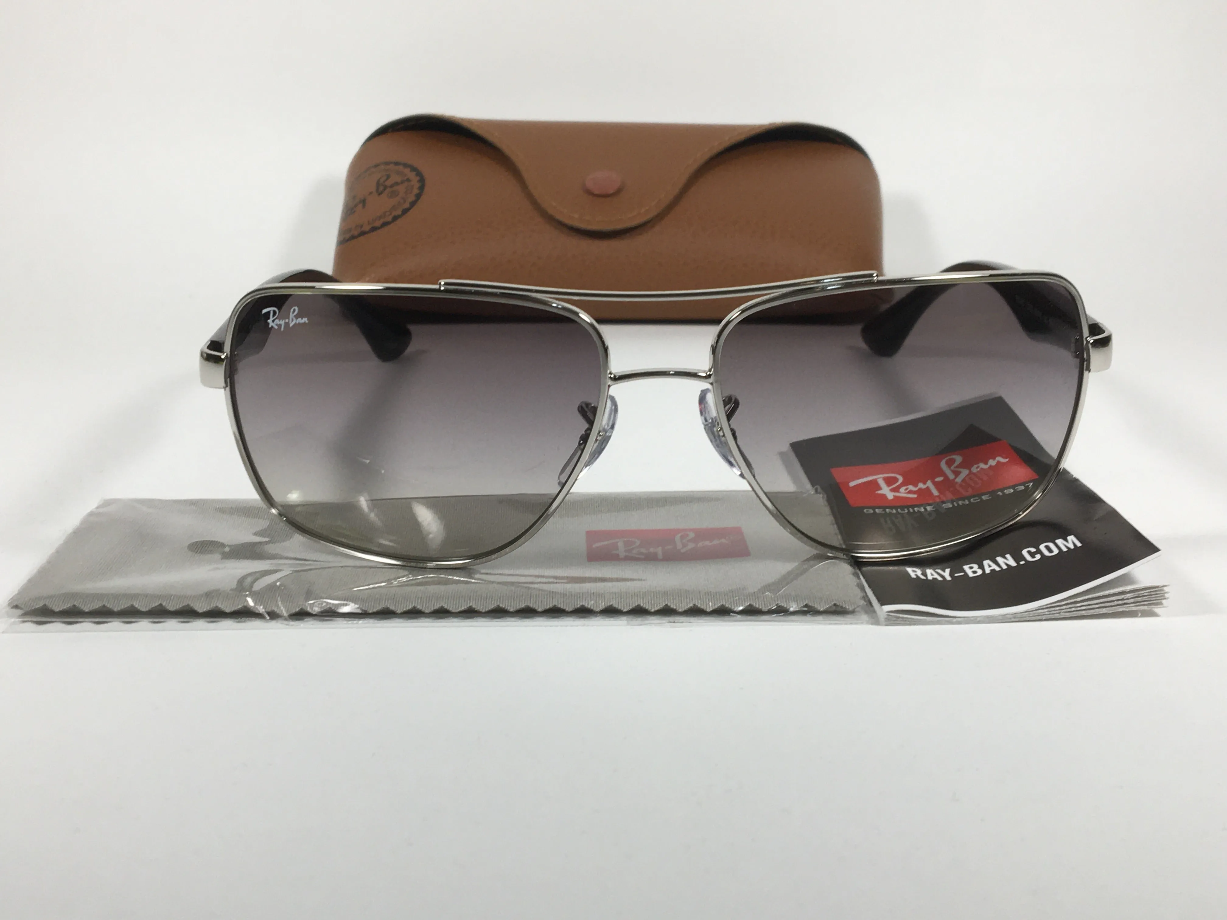 Ray-Ban Navigator Pilot Sunglasses Silver And Black Frame Gray Gradient Lens RB3483 003/32