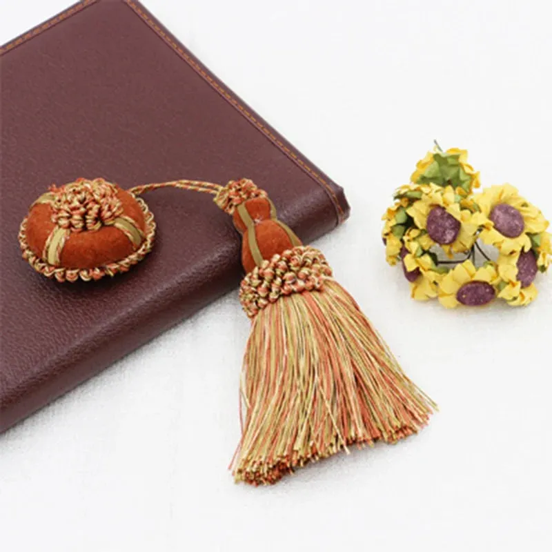 Utku Key Tassel