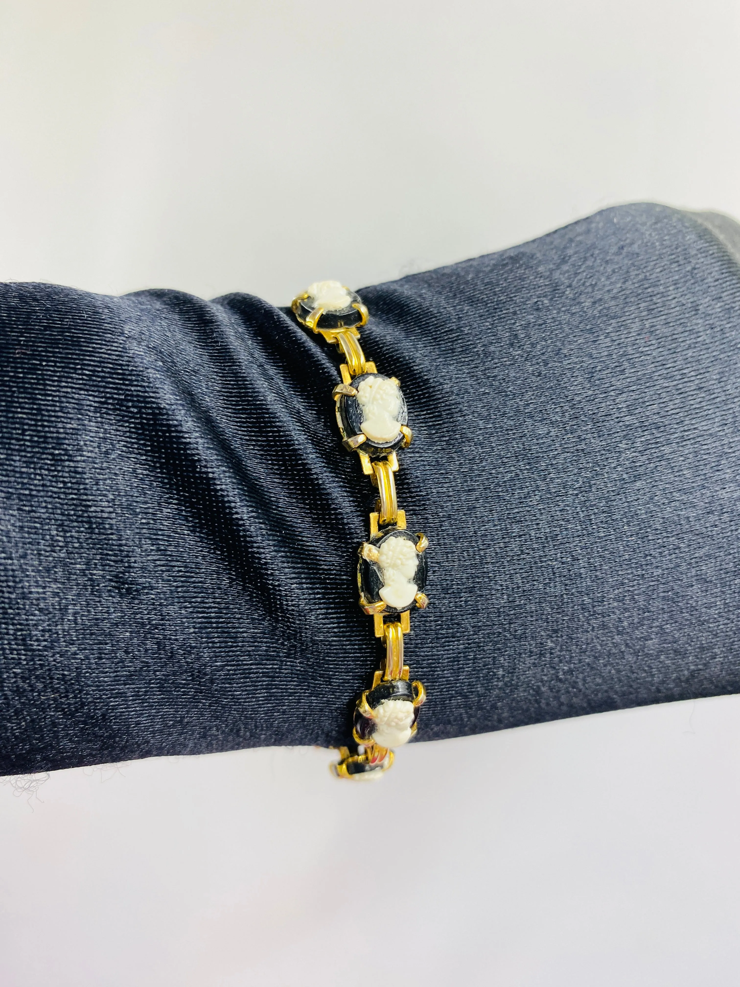 Vintage Goldtone Cameo Link Bracelet