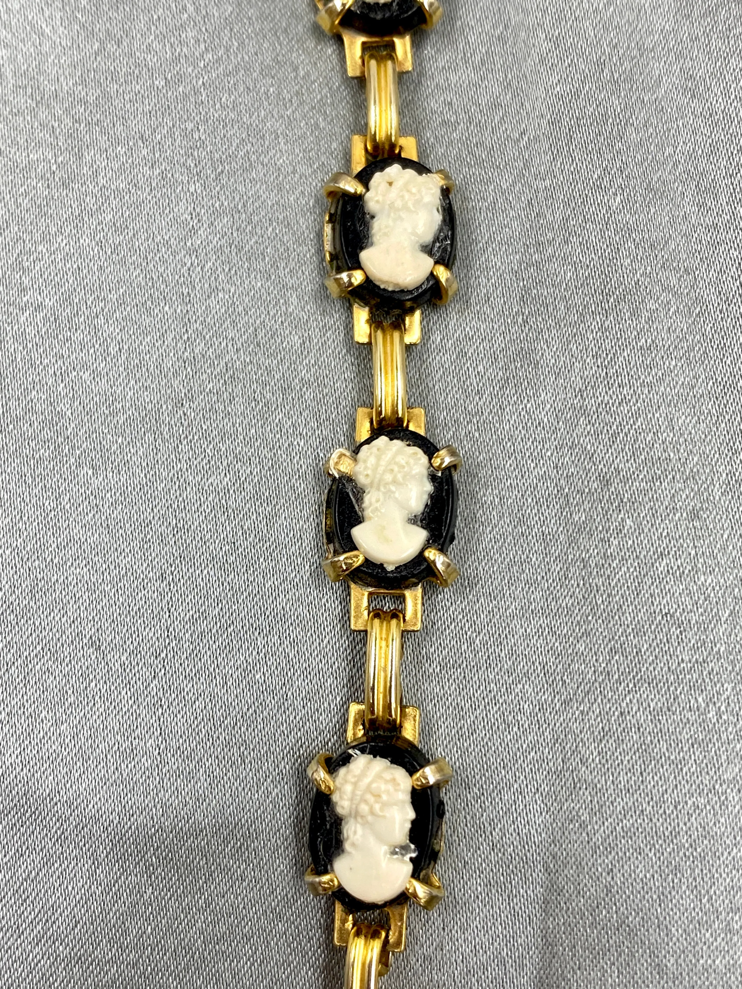 Vintage Goldtone Cameo Link Bracelet