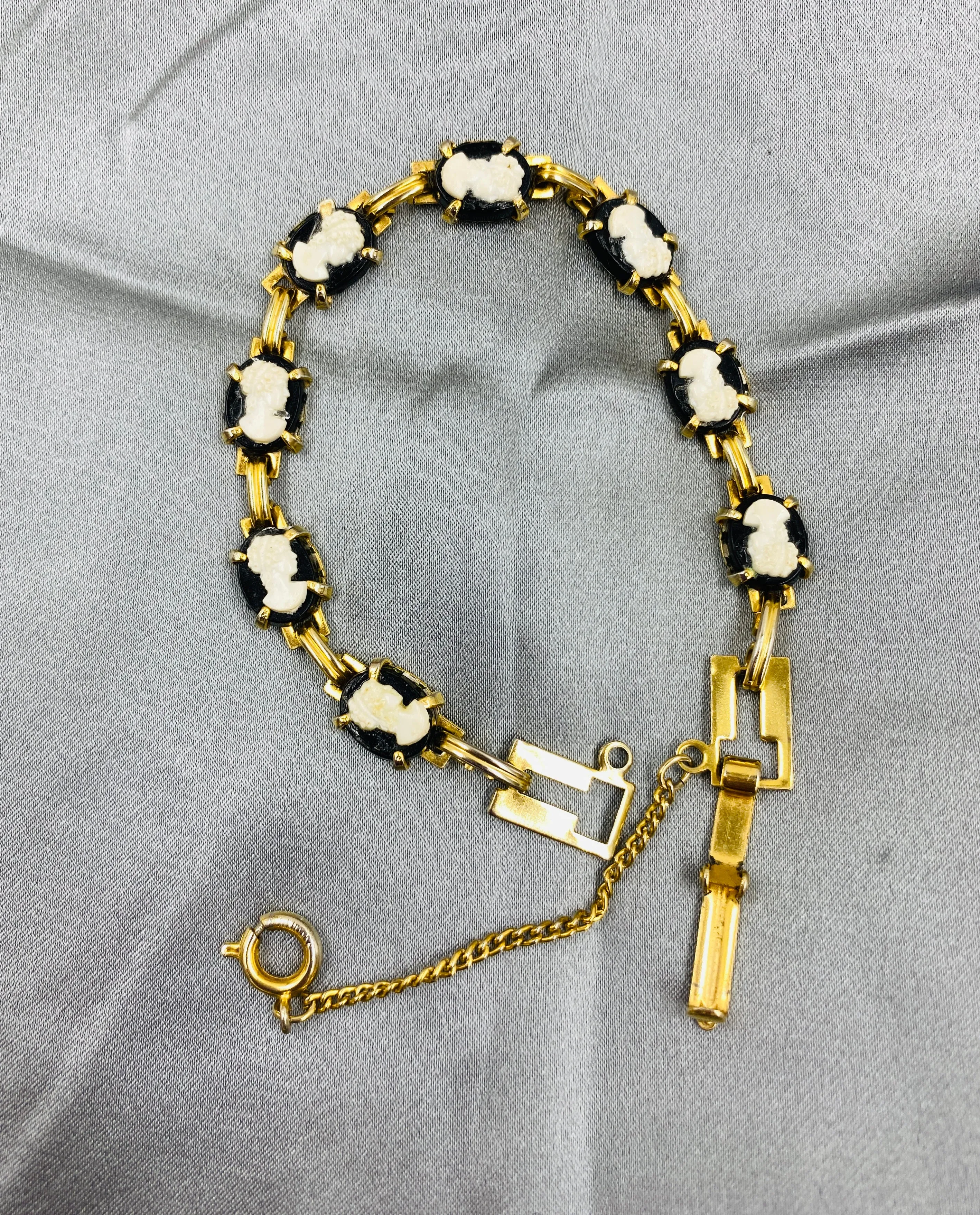Vintage Goldtone Cameo Link Bracelet