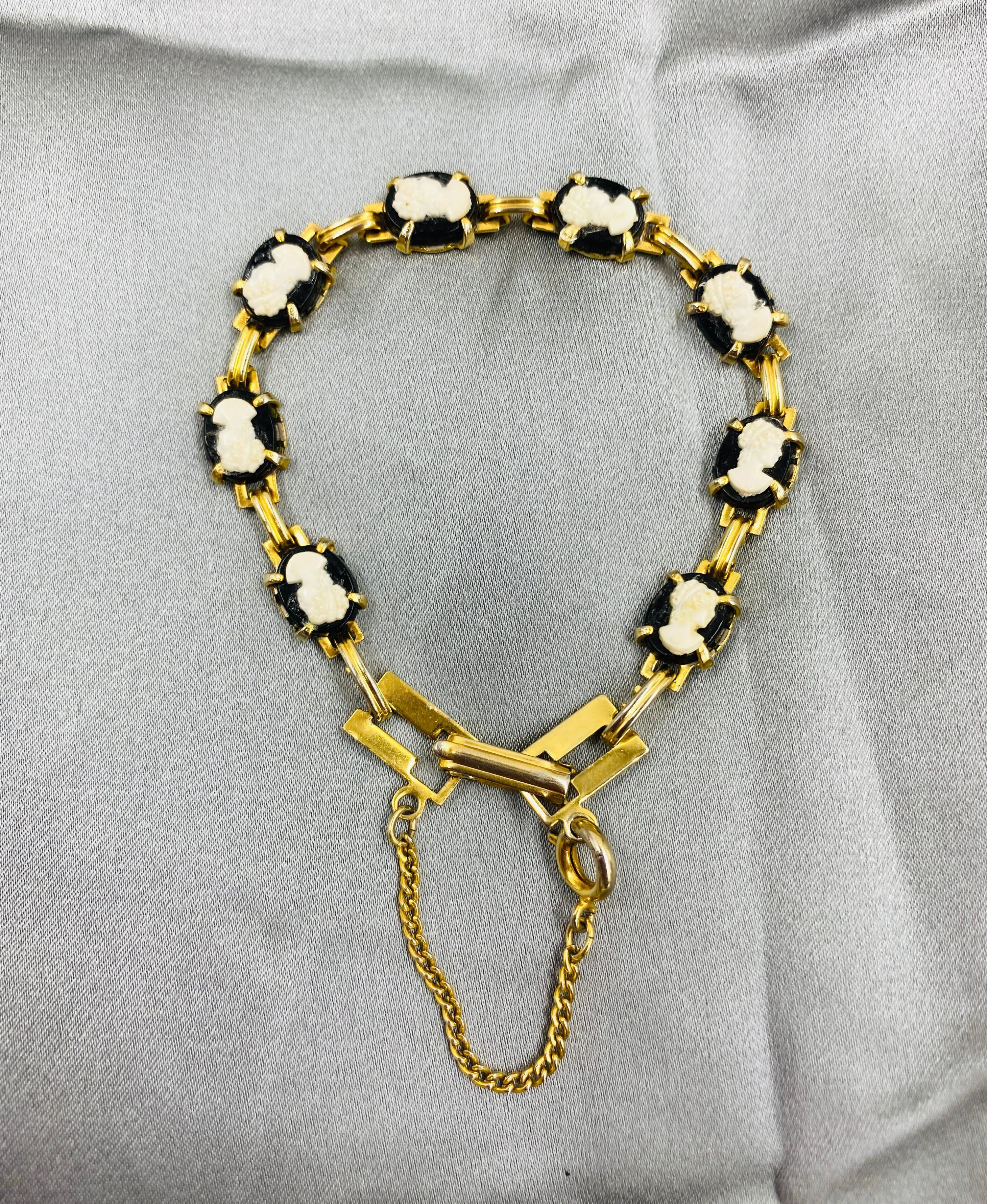 Vintage Goldtone Cameo Link Bracelet